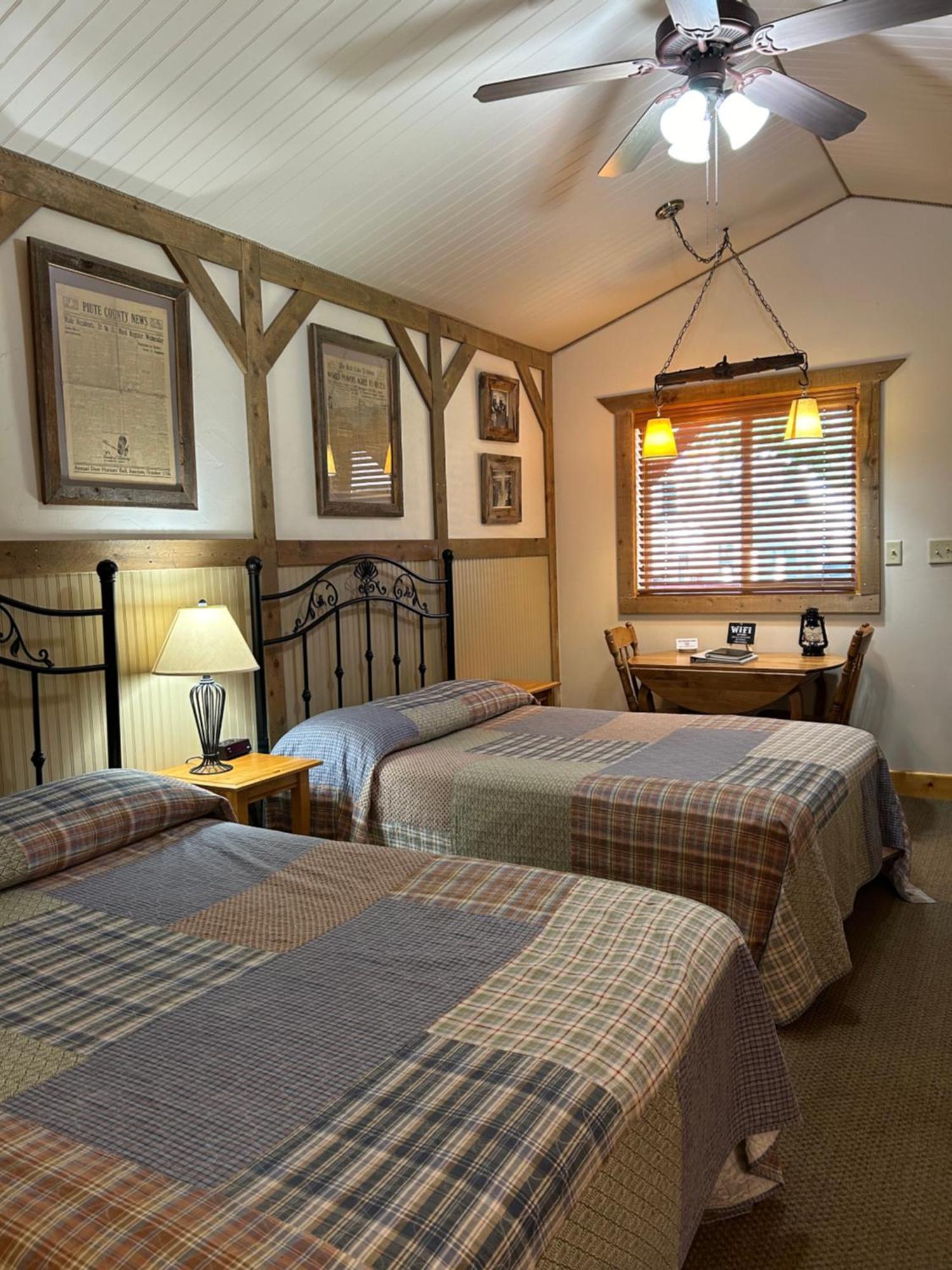 Moore'S Old Pine Inn Marysvale Экстерьер фото