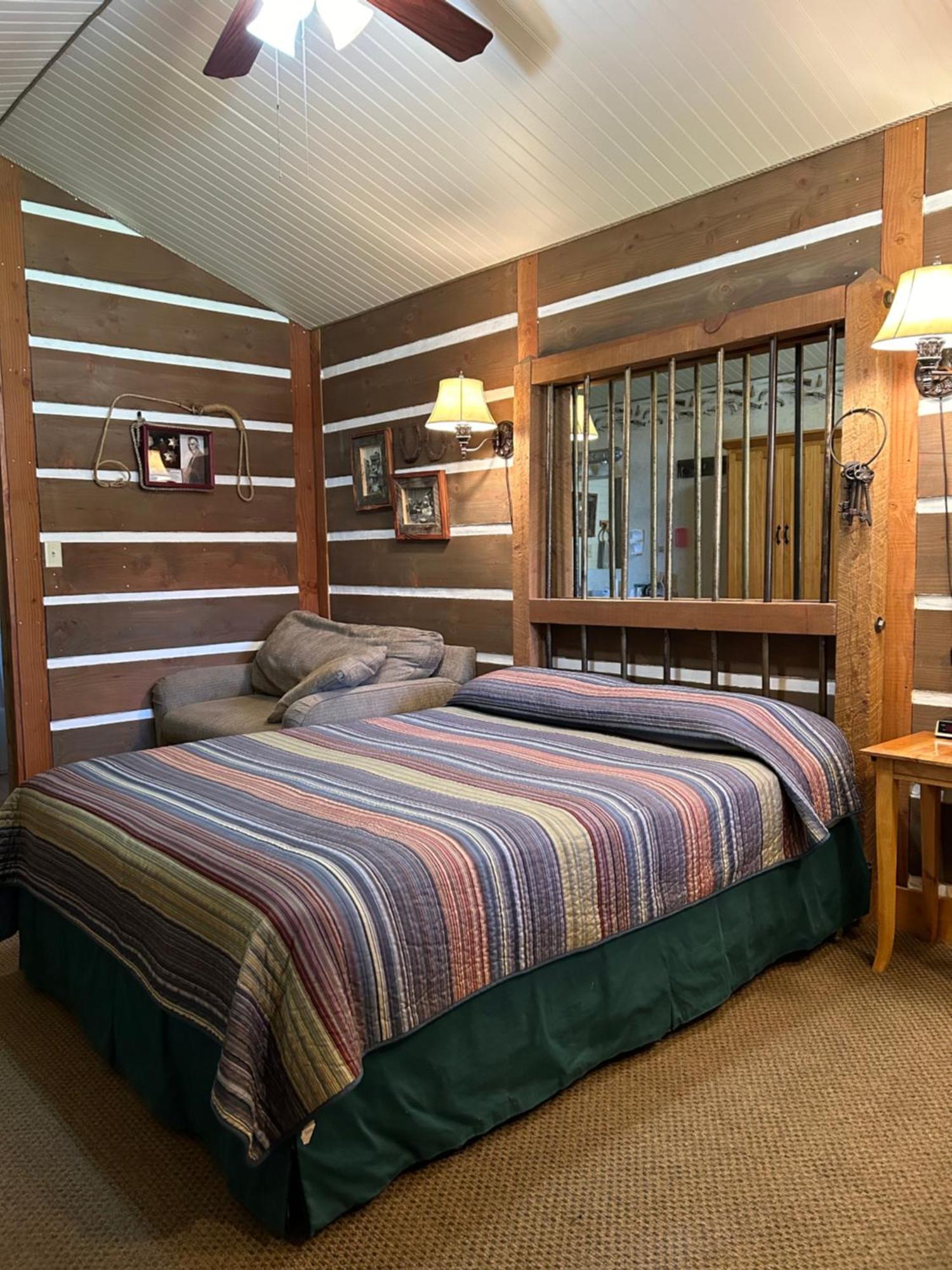Moore'S Old Pine Inn Marysvale Экстерьер фото