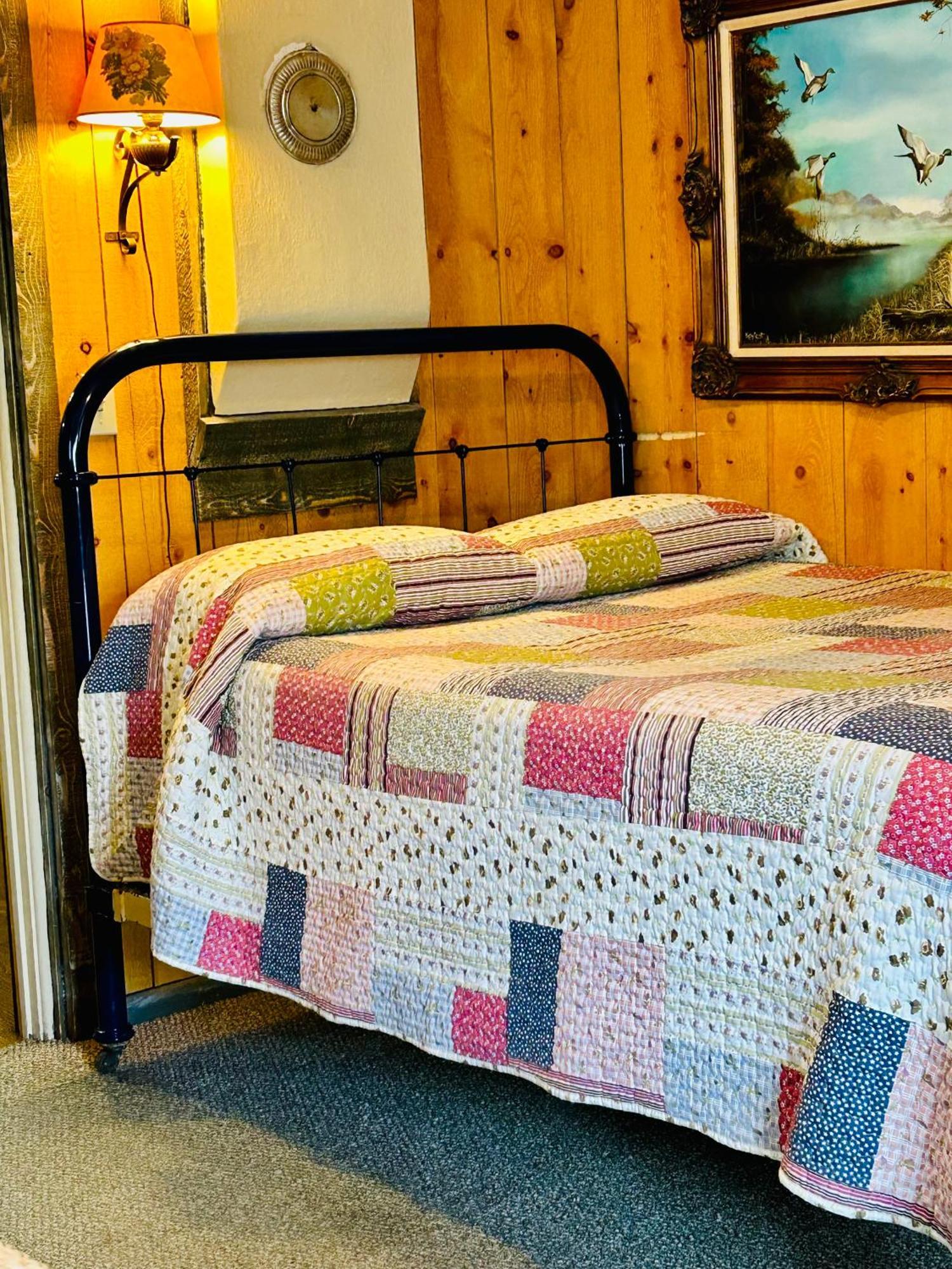 Moore'S Old Pine Inn Marysvale Экстерьер фото